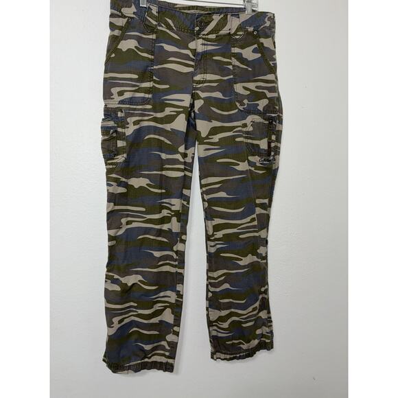 Cabela's Camouflage Utility Cargo Pants Women's 14 Button Zip Hiking Fishing - Picture 1 of 10